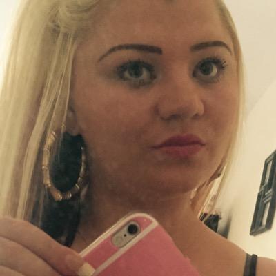 Profile Picture of Dawn Colwell (@MumOf2BeautysXx) on Twitter