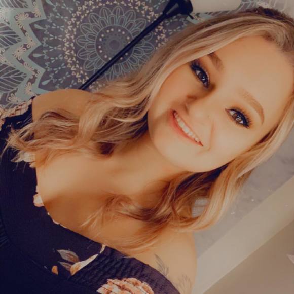 Profile Picture of Shayla Shullo (@shaymark224) on Poshmark