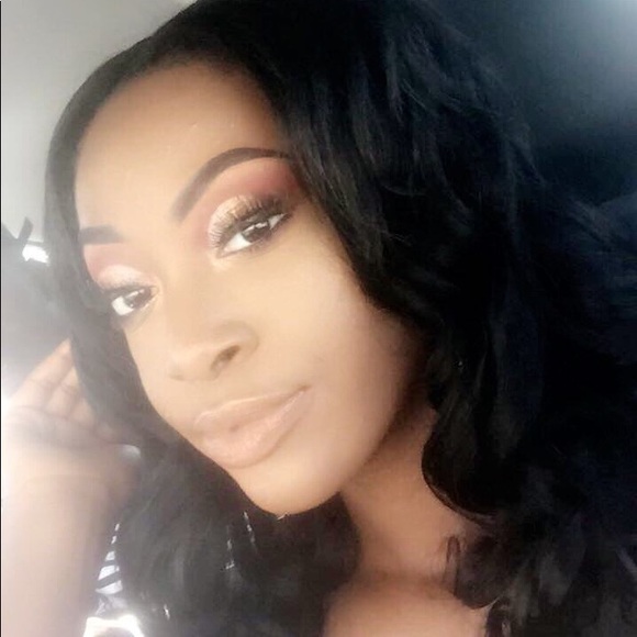 Profile Picture of Chyna Scott (@chyforshort) on Poshmark