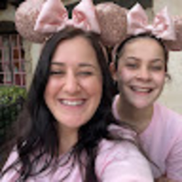 Profile Picture of Alexandria Bertagna (@a_bertagna) on Poshmark