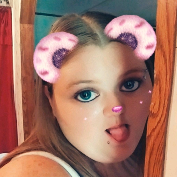 Profile Picture of April Driver (@deltadawn2k17) on Poshmark
