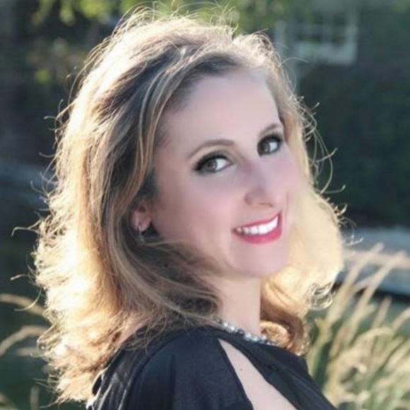 Profile Picture of Tania Gregorian (@taniagregorian) on Poshmark