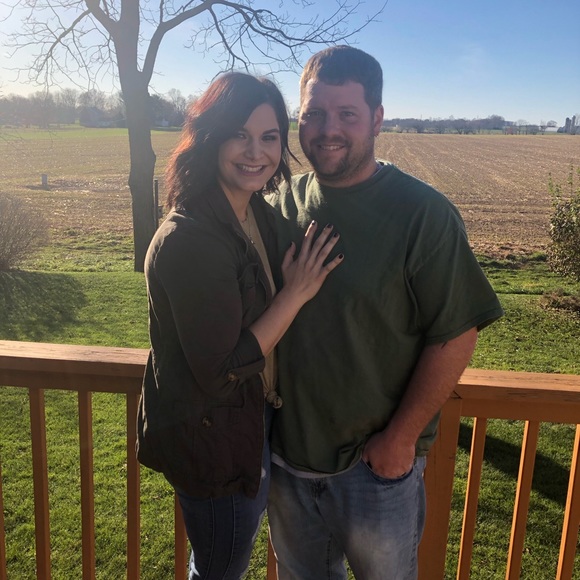 Profile Picture of Danielle Ebersole (@debersole) on Poshmark