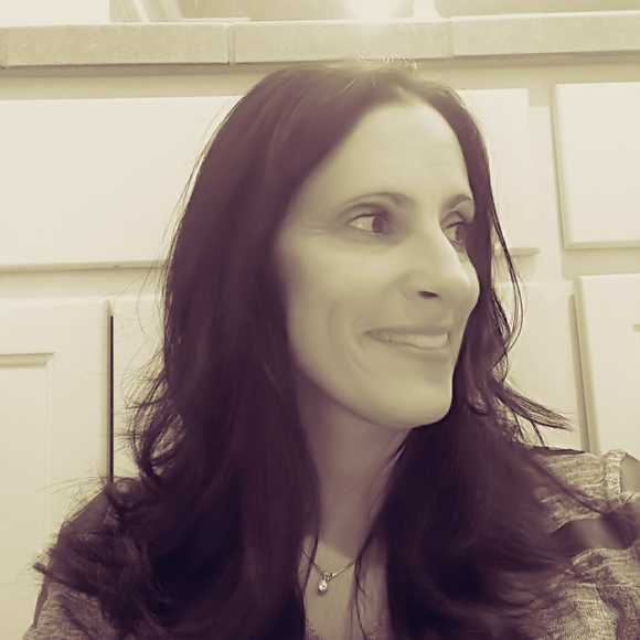 Profile Picture of Stephanie Wiese (@willsteph64) on Poshmark