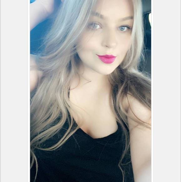 Profile Picture of Emily Capps (@emilymdcapps) on Poshmark