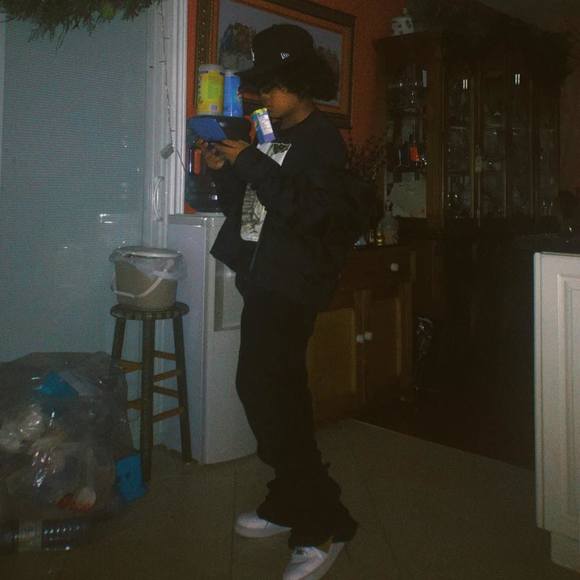 Profile Picture of Brian De ocampo (@brianbuyskicks) on Poshmark