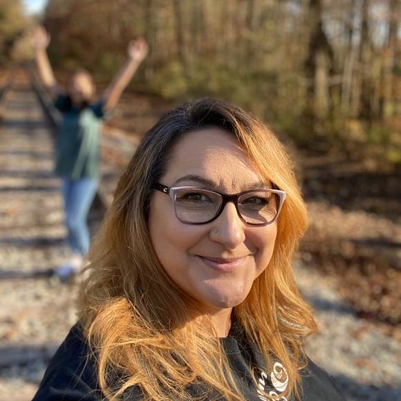 Profile Picture of Pauline Zaragoza (@pauline_z) on Poshmark