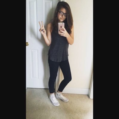 Profile Picture of Mckenzie Evans (@MckenzieEvans) on Twitter