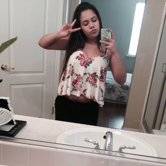 Profile Picture of Eva Mota (@evaamota) on Poshmark