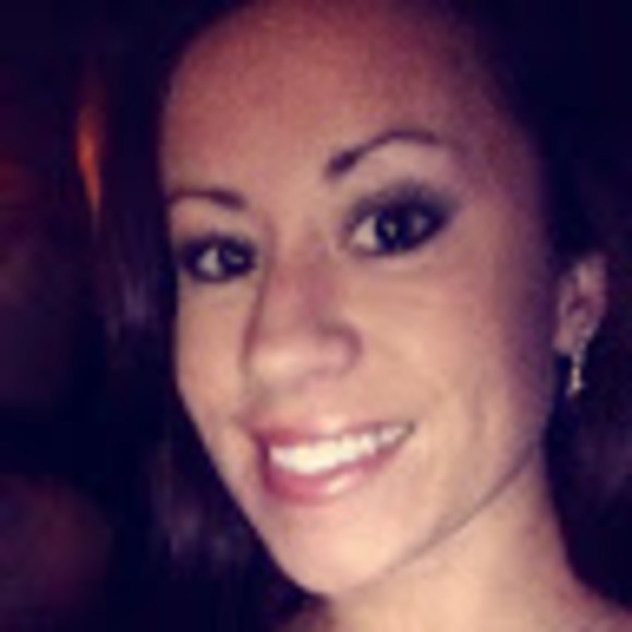 Profile Picture of Kim Adkins (@cosabella4) on Poshmark