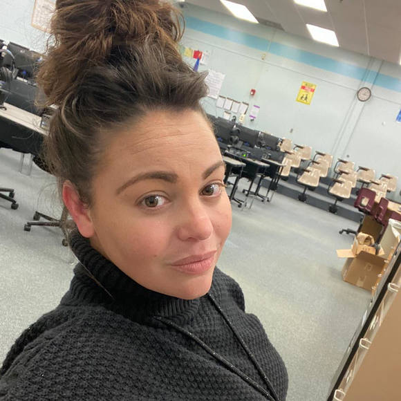 Profile Picture of Amber Bledsoe (@musiclover84) on Poshmark