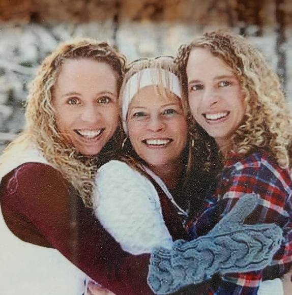 Profile Picture of Cindy Thueringer (@cindythueringer) on Poshmark