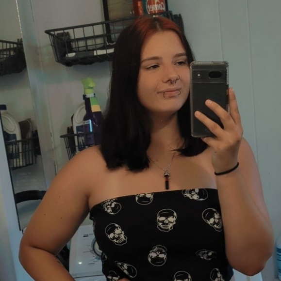 Profile Picture of Starla Roberts (@starlathornburg) on Poshmark
