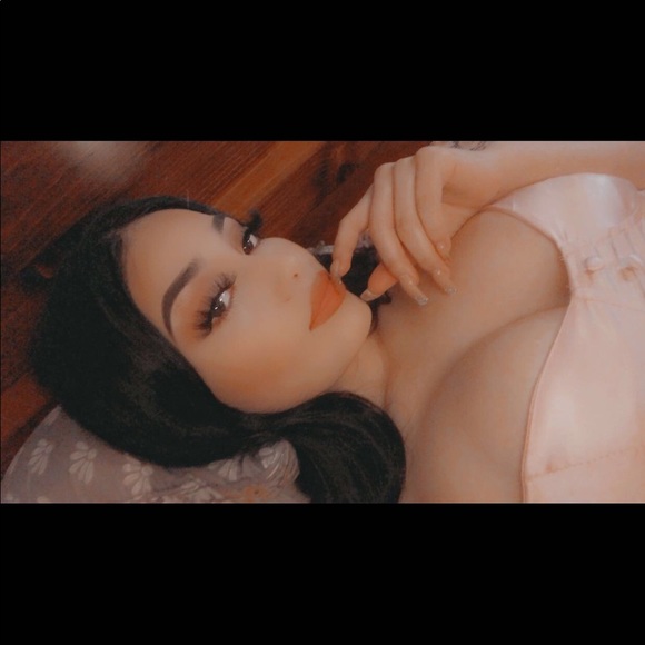 Profile Photo of Angel Herrera (@xoxoangel_) on Poshmark