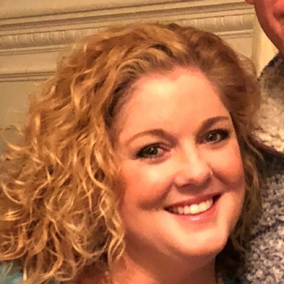 Profile Picture of Laurie Novinger (@lalasings5678) on Poshmark