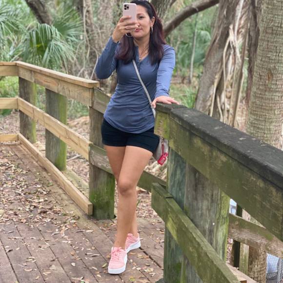 Profile Picture of Emely Ramos (@monicagamez1988) on Poshmark