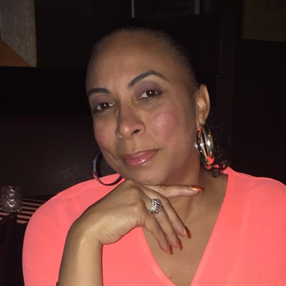 Profile Picture of Tanya Baker (@tlbaker409) on Poshmark