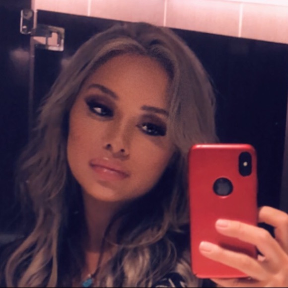 Profile Picture of Kiona Boutang (@kionabou) on Poshmark