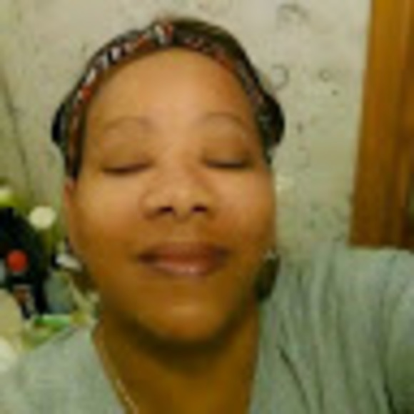 Profile Picture of Pamela Adgerson (@sweetpea0262) on Poshmark