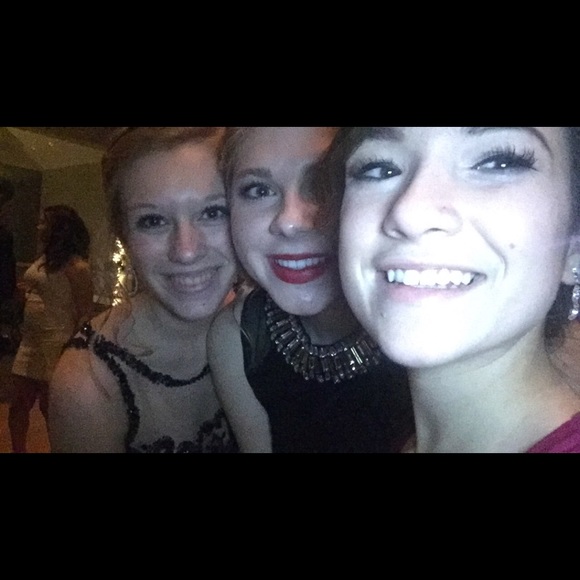 Profile Picture of Emma Nippes (@emma_nippes353) on Poshmark