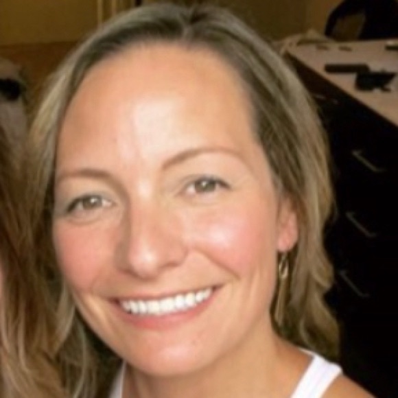 Profile Picture of Sandy Walters (@sandywalters27) on Poshmark