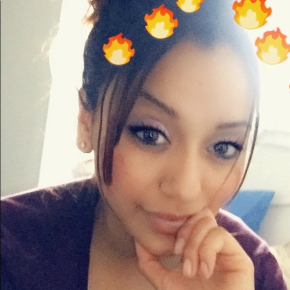 Profile Picture of Lorena Lara (@nenalore14) on Poshmark