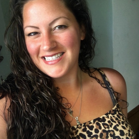 Profile Picture of Amy Turcotte (@lolalush84) on Poshmark