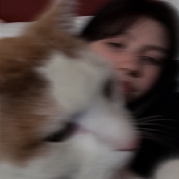 Profile Picture of Aaryn Engberson (@aarynengberson) on Poshmark