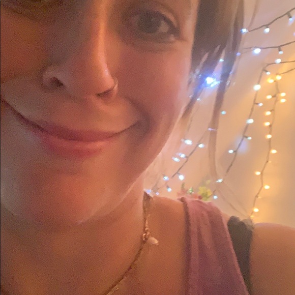 Profile Picture of Victoria Maniotis (@vmaniotis) on Poshmark
