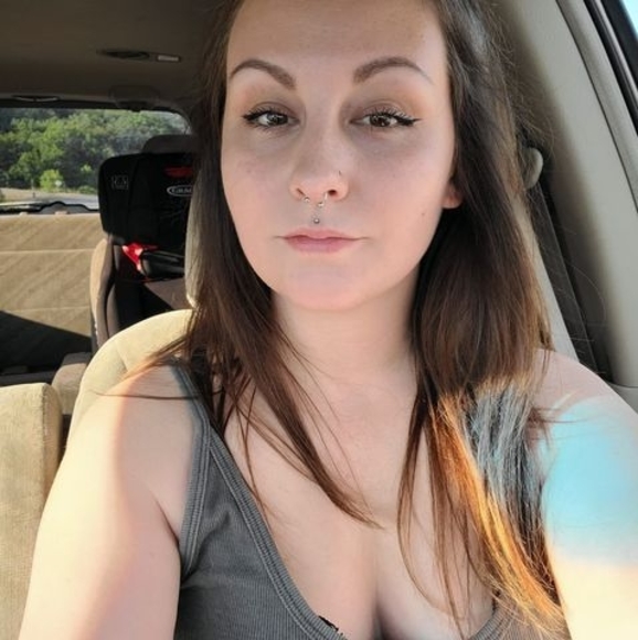 Profile Picture of Amber Ding (@amberding) on Poshmark