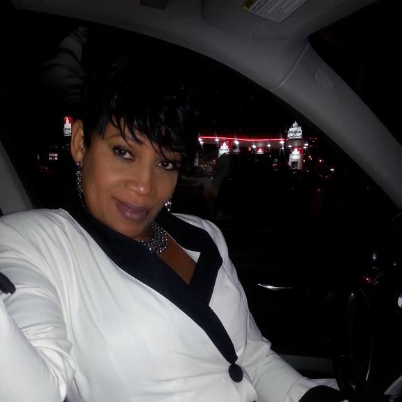 Profile Picture of Marcia Howell (@marciahowell) on Poshmark