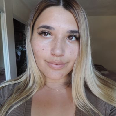 Profile Picture of Alexis Nichols (@oclifebabe) on Twitter