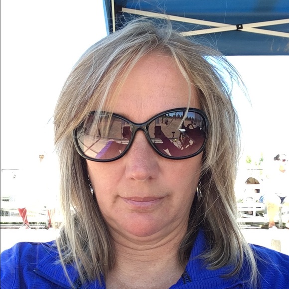 Profile Picture of Janet Kawamura (@jkawamura) on Poshmark