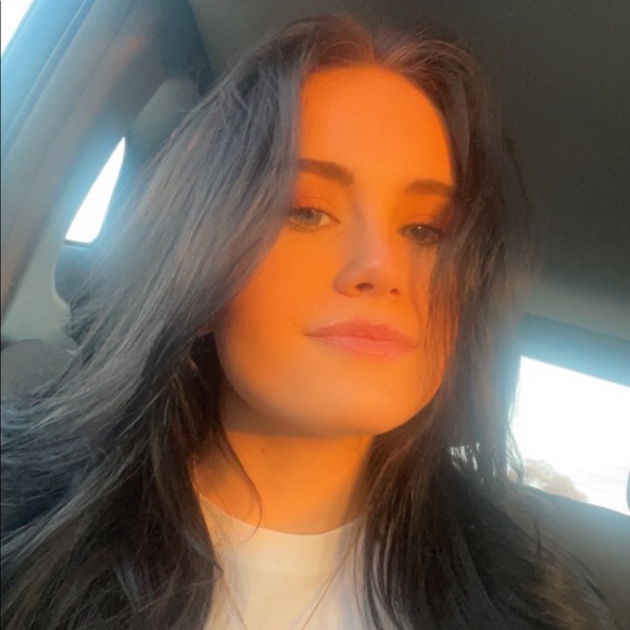 Profile Picture of Miah Jacobson (@miah_jacobson) on Poshmark