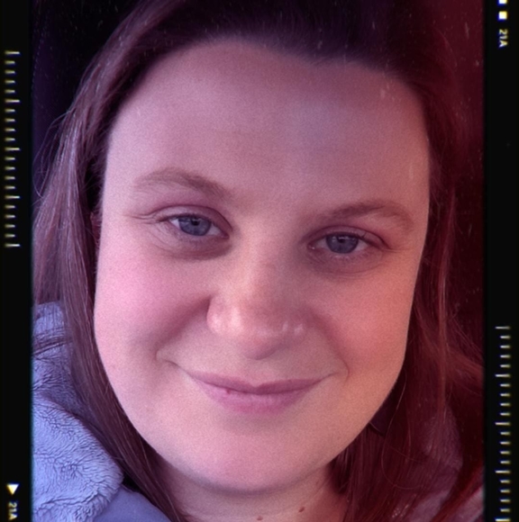 Profile Picture of Laurie Hallberg (@lmh0204) on Poshmark