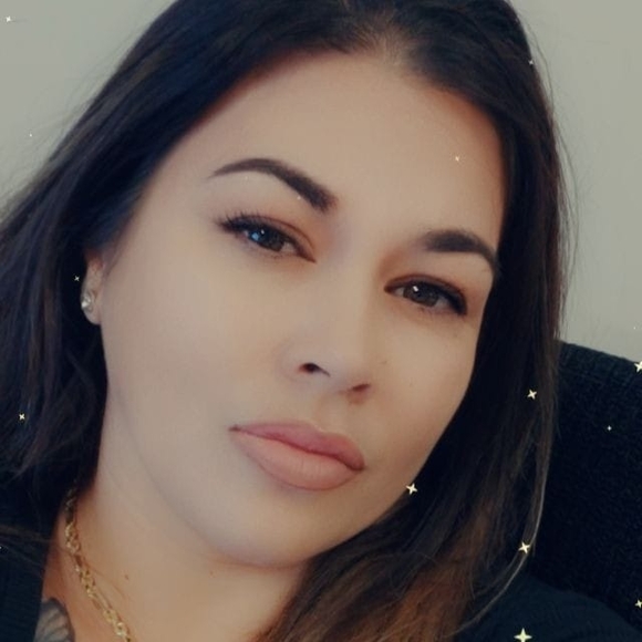 Profile Picture of Mar Lisa (@mar_lisa) on Poshmark