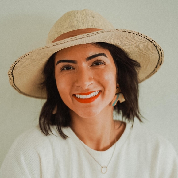 Profile Picture of Paola Cordova (@paolacordova) on Poshmark