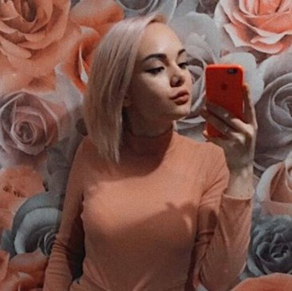 Profile Picture of Kayley Cramer (@kayleycramer) on Poshmark