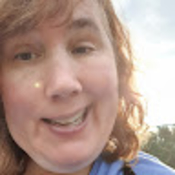 Profile Picture of Mary Penniston (@apenny13) on Poshmark