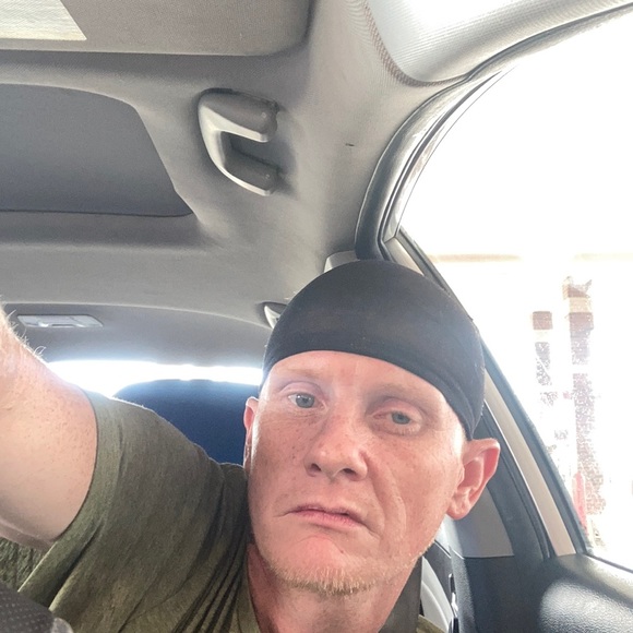 Profile Picture of Chris Sleeger (@chrissleeger) on Poshmark