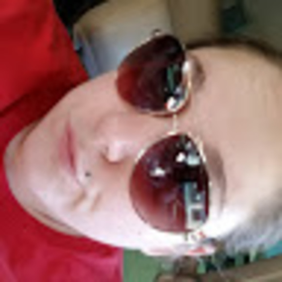 Profile Picture of Julia Brockway (@jewlz501) on Poshmark