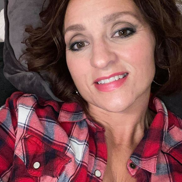 Profile Picture of Sara Siewert (@pssiewert) on Poshmark