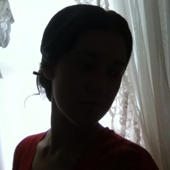 Profile Picture of Valerie Labunski (@valerielabunski) on Poshmark