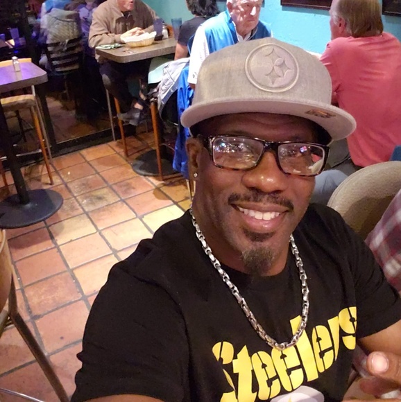Profile Picture of Eric Baldwin (@mr_eb) on Poshmark