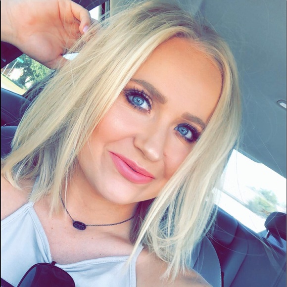 Profile Picture of Courtney Anderson (@courtsport2) on Poshmark