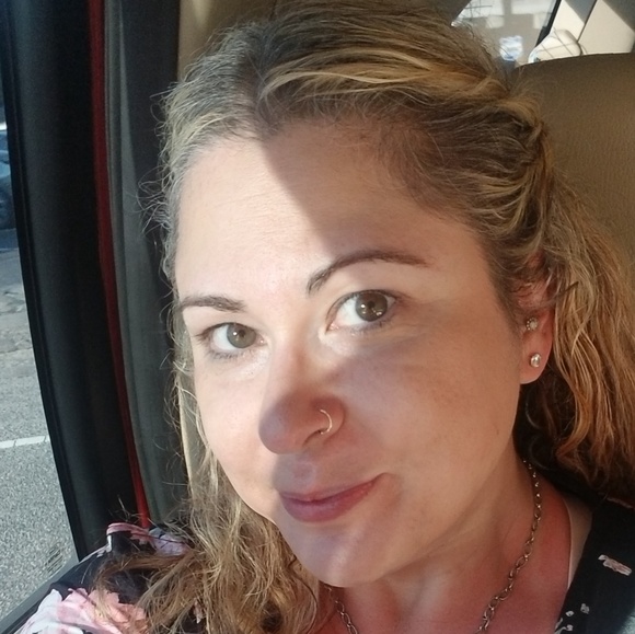 Profile Picture of Stacy Whitfield (@stacylouw) on Poshmark