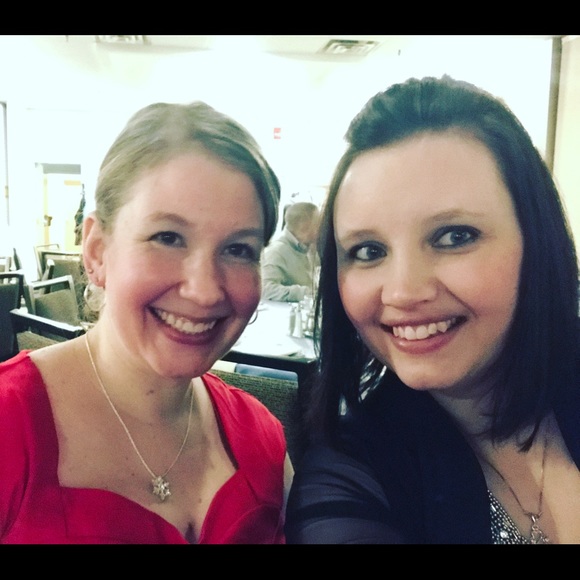 Profile Picture of Lori Cragle (@lacragle) on Poshmark