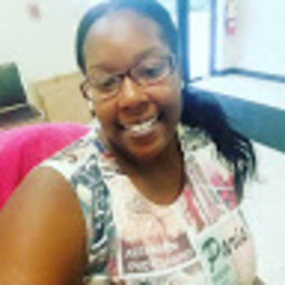 Profile Picture of Yolanda Toliver (@ladybluecy) on Poshmark