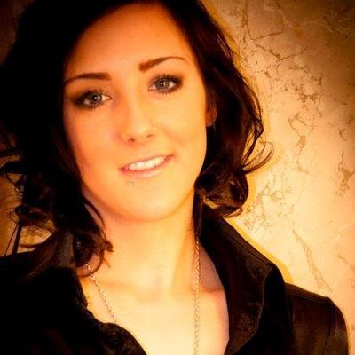 Profile Picture of Cassandra Leonard (@WrapmomCassie) on Twitter