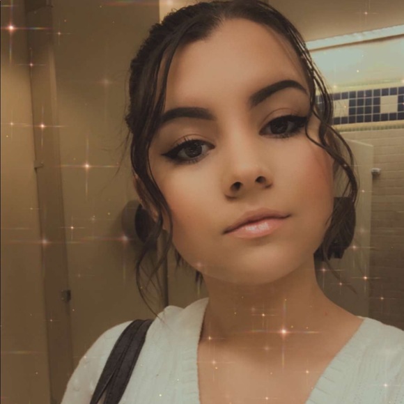 Profile Picture of Kaitlyn Ramirez (@kaitlyn0100) on Poshmark